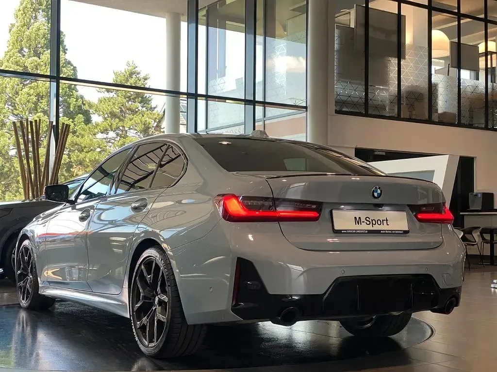 Gebraucht BMW 330 M Sport 286 PS (210 kW) 2025 Grau Limousine