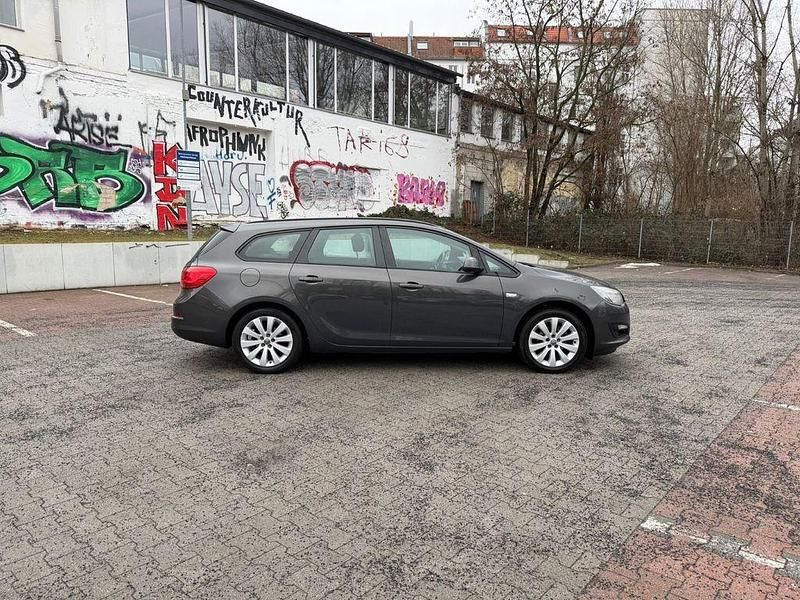 Gebraucht Opel Astra Selection 101 PS (74 kW) 2013 Grau Kombi