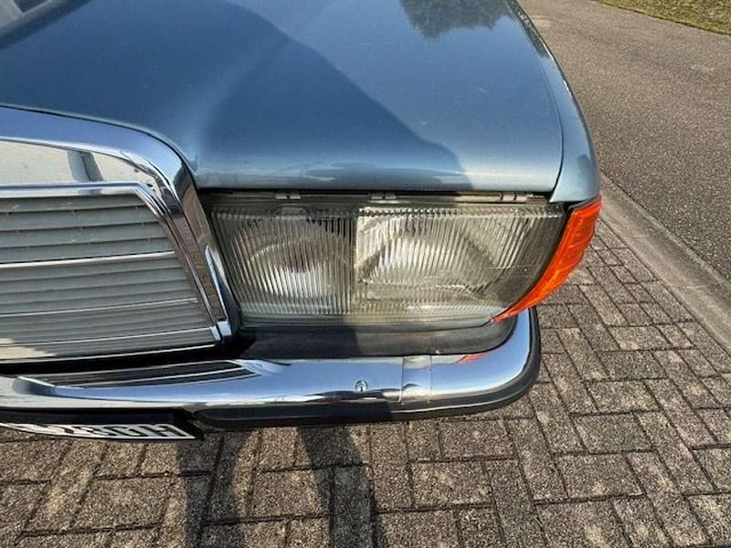 Gebraucht Mercedes 280 177 PS (130 kW) 1977 Hellblau metallic Limousine