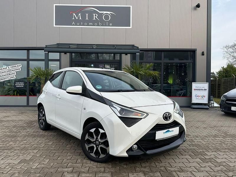 Weiß Gebraucht 2019 Toyota Aygo X-cite Kleinwagen | 7.900 € (Guter Preis) - Bild 1/4