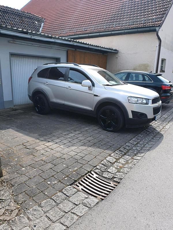 Grau Gebraucht 2011 Chevrolet Captiva SUV | 5.000 € (Guter Preis) - Bild 1/4