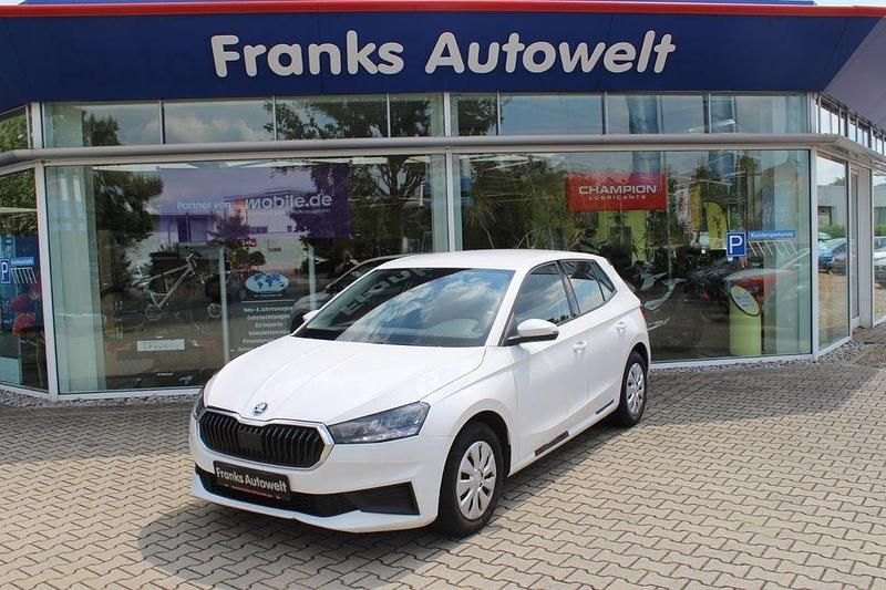 Weiß Gebraucht 2022 Skoda Fabia Active Limousine | 9.500 € (Superpreis) - Bild 1/4
