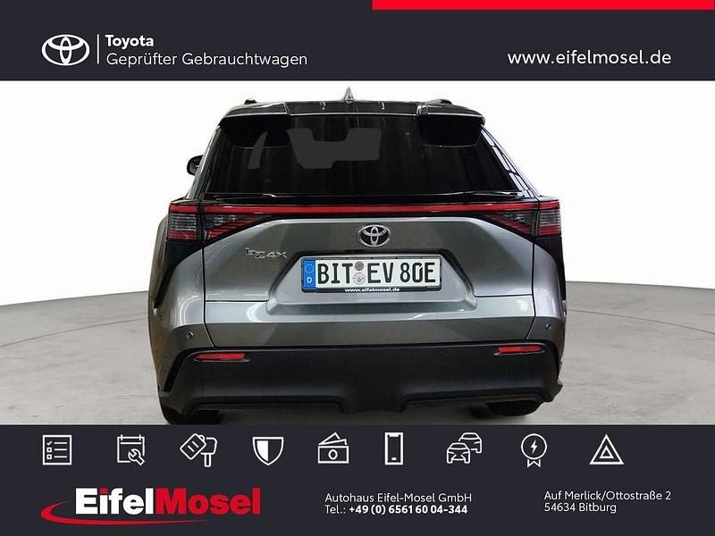 Gebraucht Toyota bZ4X 150 kW (204 PS) 2024 Palladiumsilber metallic SUV
