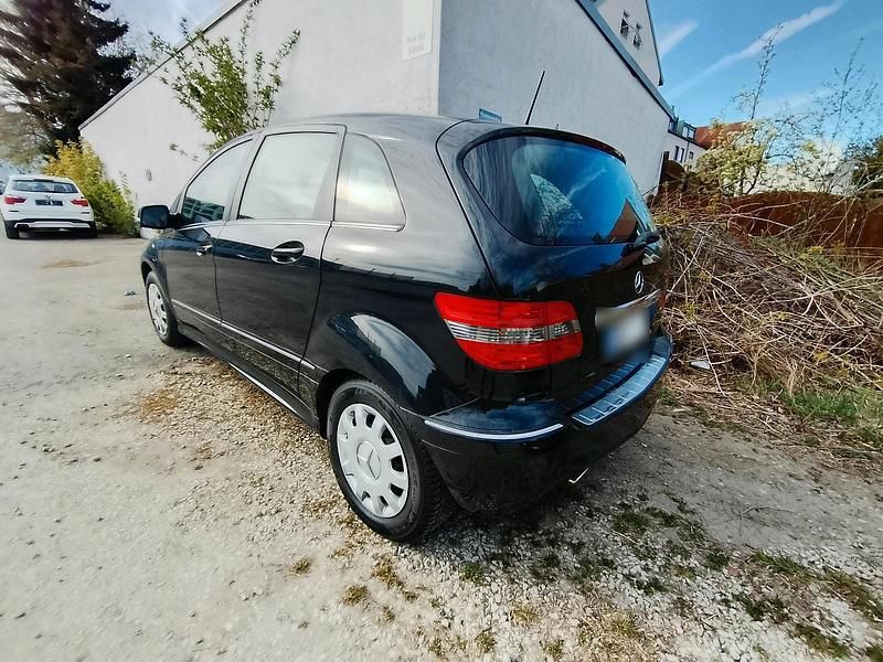 Gebraucht Mercedes B160 95 PS (69 kW) 2009 Schwarz Van / Kleinbus