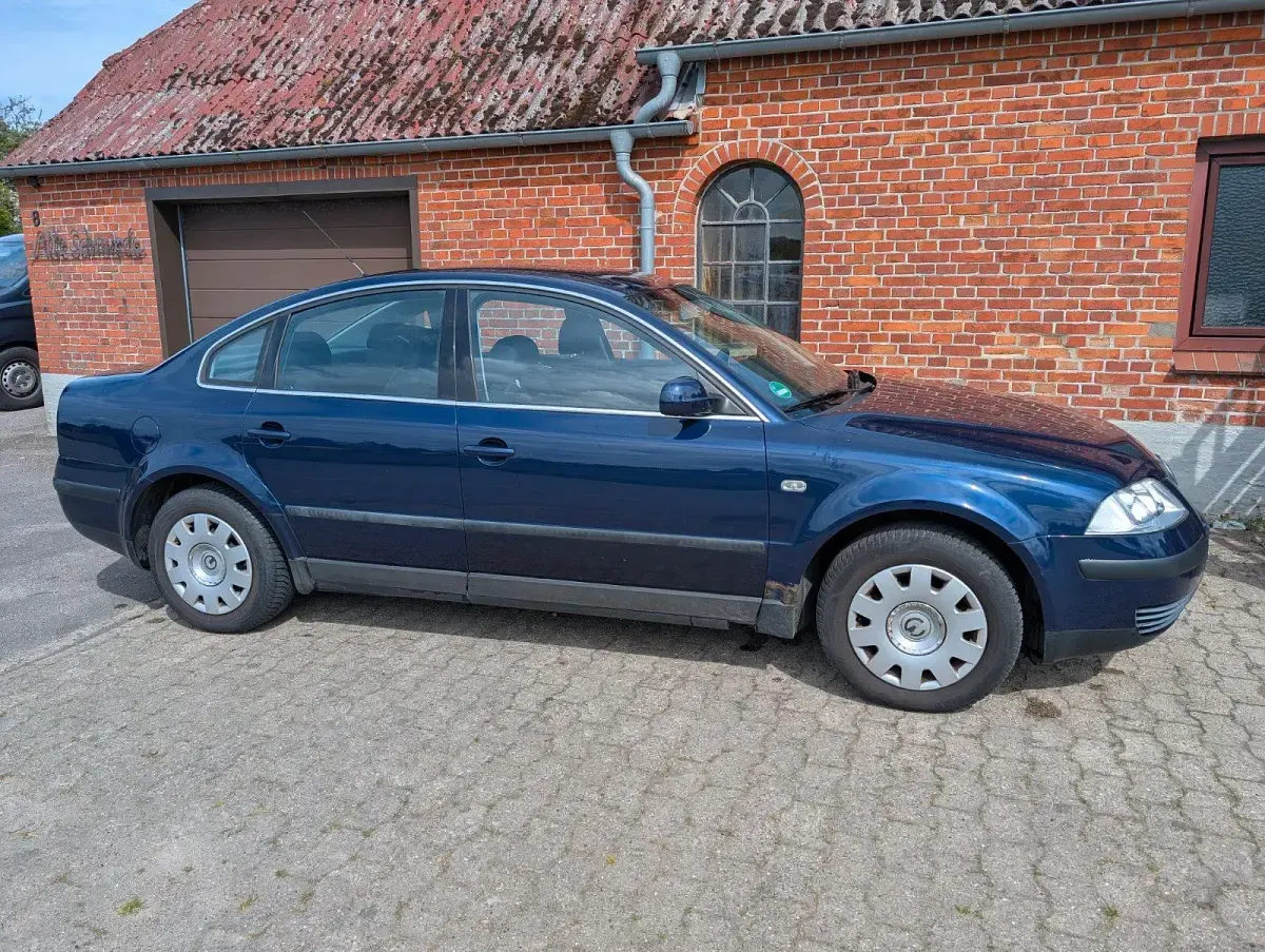 Gebraucht VW Passat Basis 102 PS (75 kW) 2001 Blau Limousine
