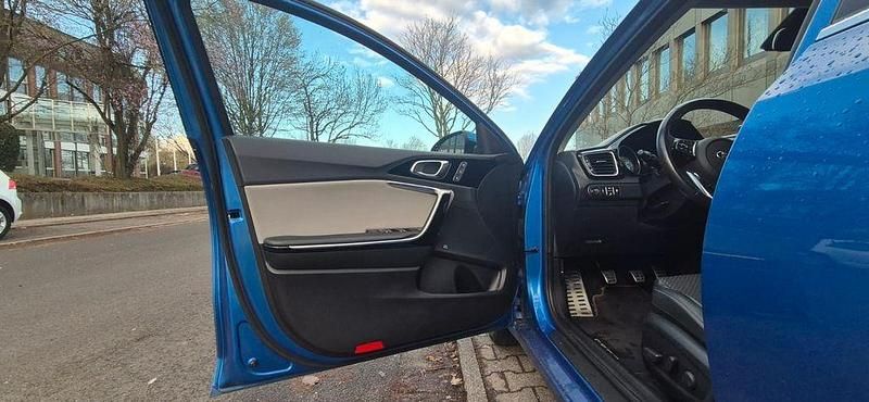 Gebraucht Kia Ceed Spirit 140 PS (102 kW) 2018 Blau Kleinwagen