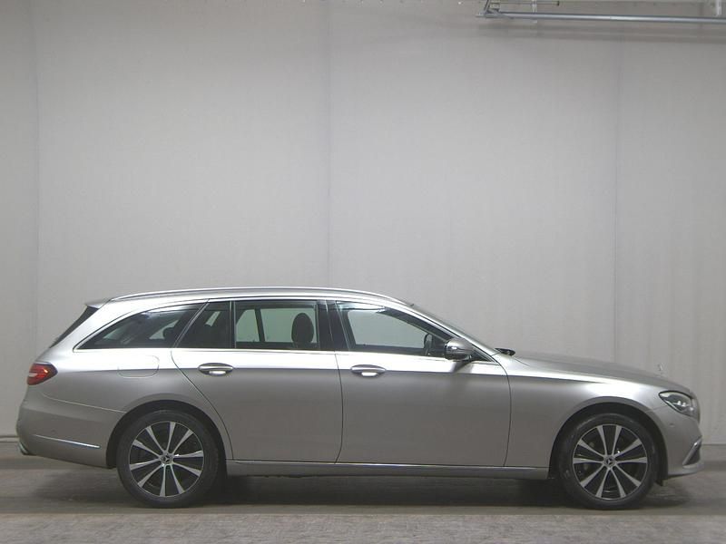 Grau Gebraucht 2022 Mercedes E300 Exclusive Kombi | 28.480 € (Superpreis) - Bild 1/4