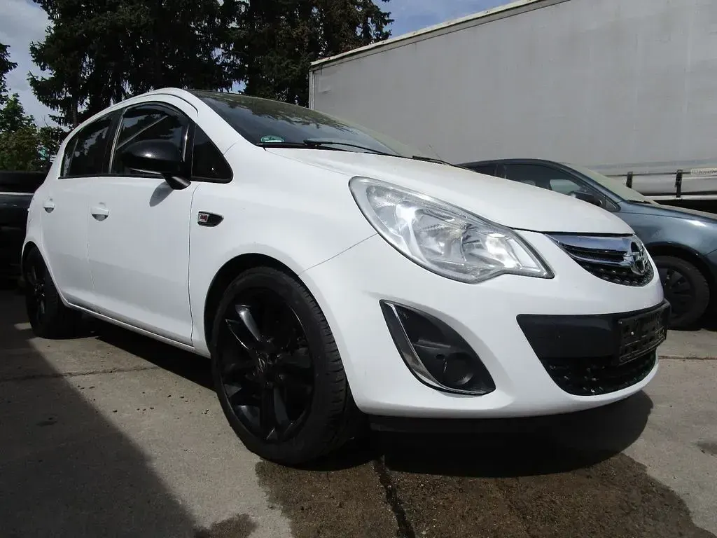 Używany Opel Corsa Color Edition 101 KM (74 kW) 2012 Czarny Hatchback