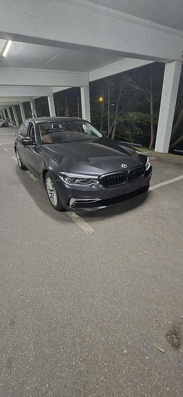 Grau Gebraucht 2018 BMW 530 Luxury Line Limousine | 25.000 € (Guter Preis) - Bild 1/4