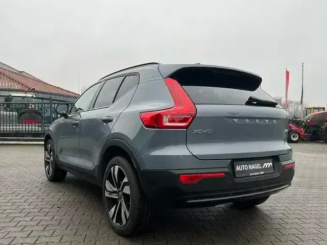Second-hand Volvo XC40 Plus 197 CP (144 kW) 2023 Gri SUV