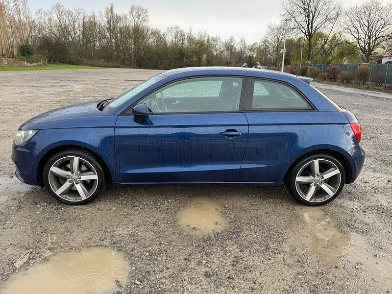 Gebraucht Audi A1 105 PS (77 kW) 2011 Blau Kleinwagen