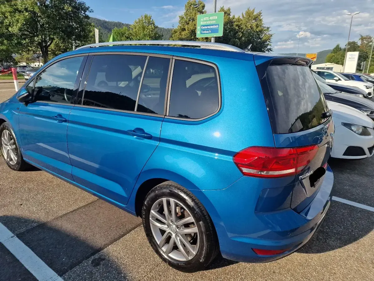 Gebraucht VW Touran 150 PS (110 kW) 2019 Blau Van / Kleinbus