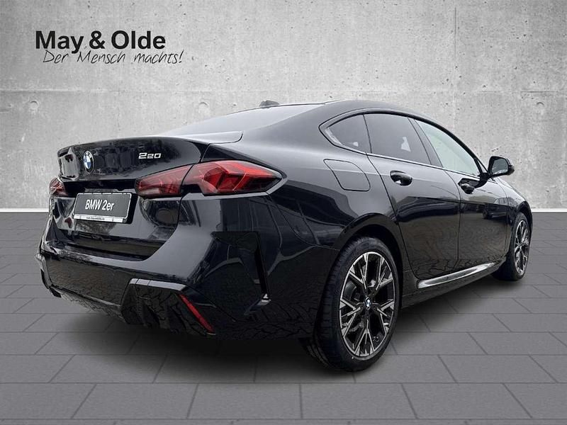 Neu BMW 220 M Sport 170 PS (125 kW) 2026 Black sapphire metallic Coupé