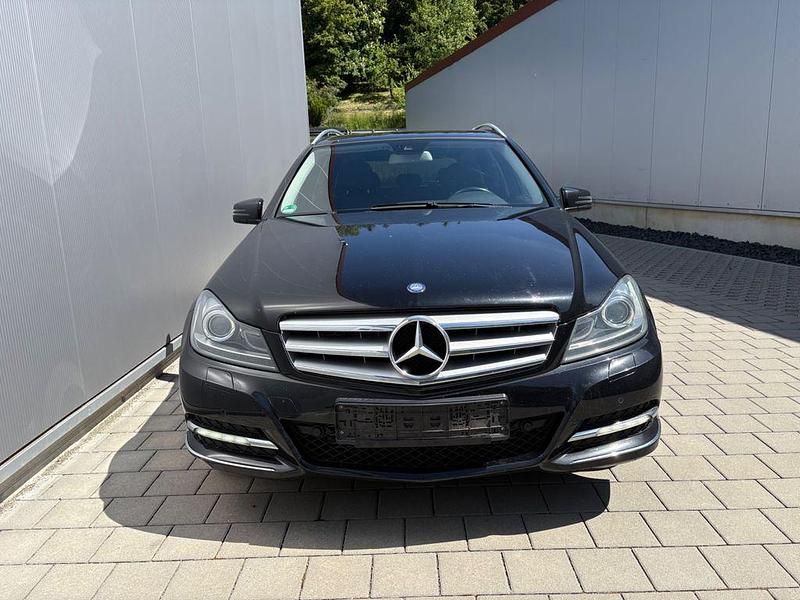 Gebraucht Mercedes C200 136 PS (100 kW) 2012 Schwarz Limousine