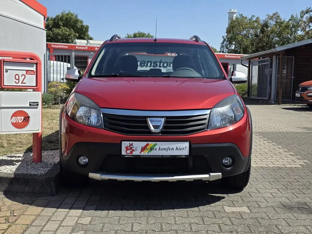 Gebraucht Dacia Sandero Stepway 84 PS (61 kW) 2011 Rot SUV