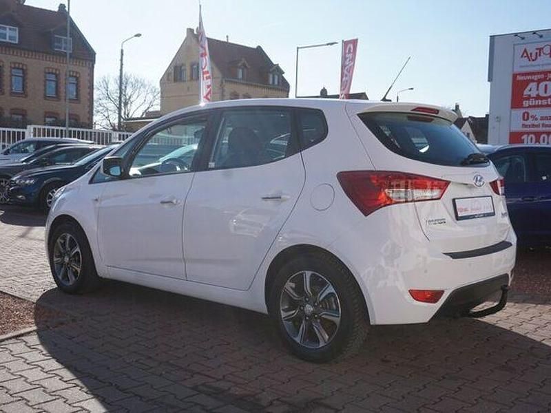 Gebraucht Hyundai ix20 Basis 90 PS (66 kW) 2016 Weiß Kleinwagen