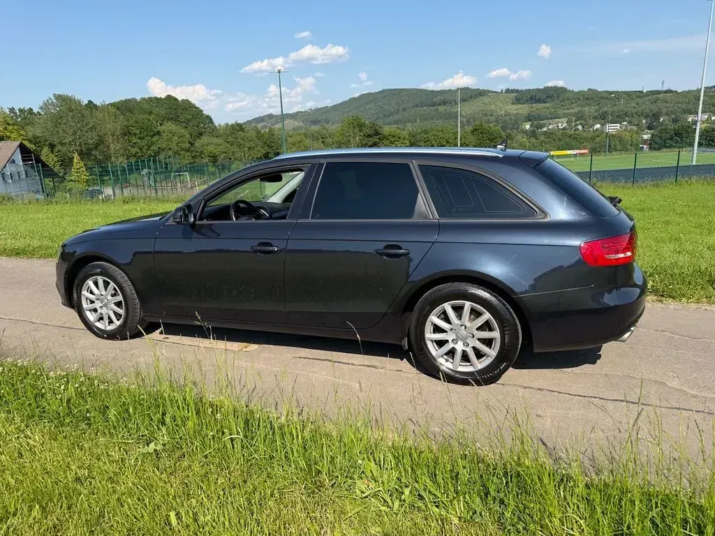 Gebraucht Audi A4 Attraction 177 PS (130 kW) 2014 Blau Kombi