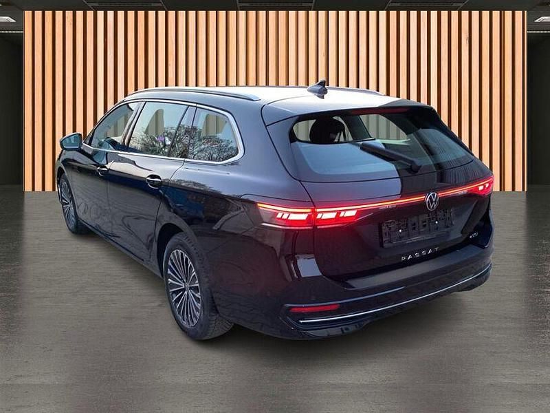 Gebraucht VW Passat Elegance 150 PS (110 kW) 2024 Schwarz Kombi