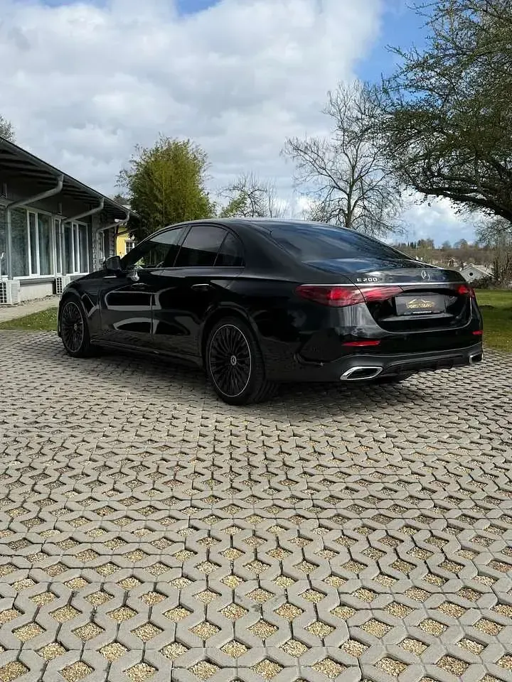 Neu Mercedes E200 AMG Line Premium Plus 227 PS (166 kW) 2026 Schwarz  unilack Limousine