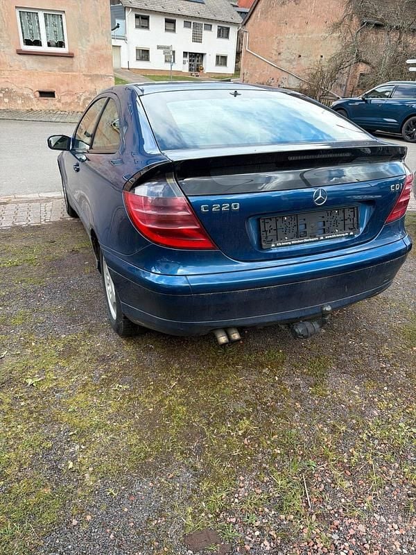 Gebraucht Mercedes C220 140 PS (102 kW) 2002 Blau Kleinwagen