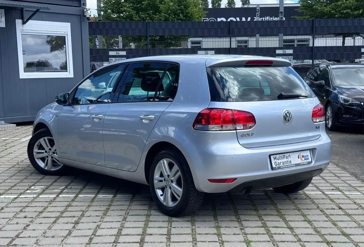 Gebraucht VW Golf VII Match 105 PS (77 kW) 2012 Silber Limousine