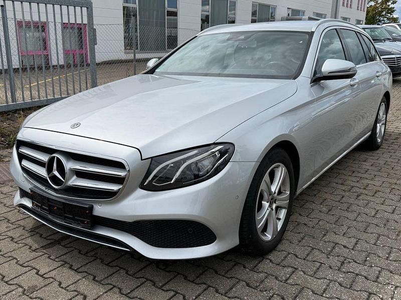 Silber Gebraucht 2018 Mercedes E220 Avantgarde Kombi | 21.900 € (Guter Preis) - Bild 1/4