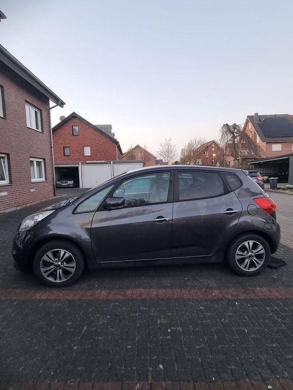 Gebraucht Kia Venga 125 PS (91 kW) 2015 Grau Kleinwagen