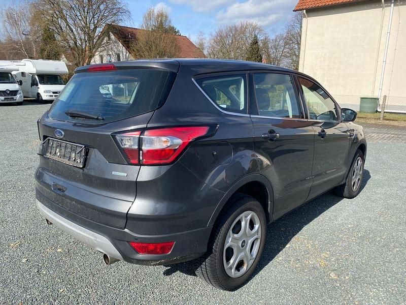 Gebraucht Ford Kuga Trend 120 PS (88 kW) 2018 Grau SUV