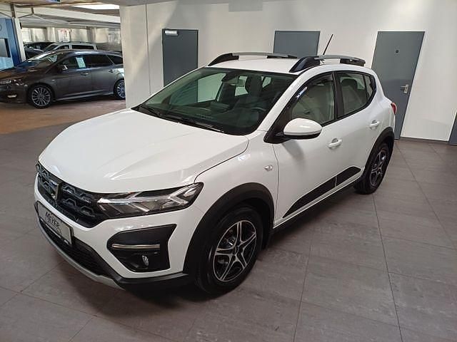 Weiß Gebraucht 2022 Dacia Sandero Comfort Kleinwagen | 13.950 € (Fairer Preis) - Bild 1/3
