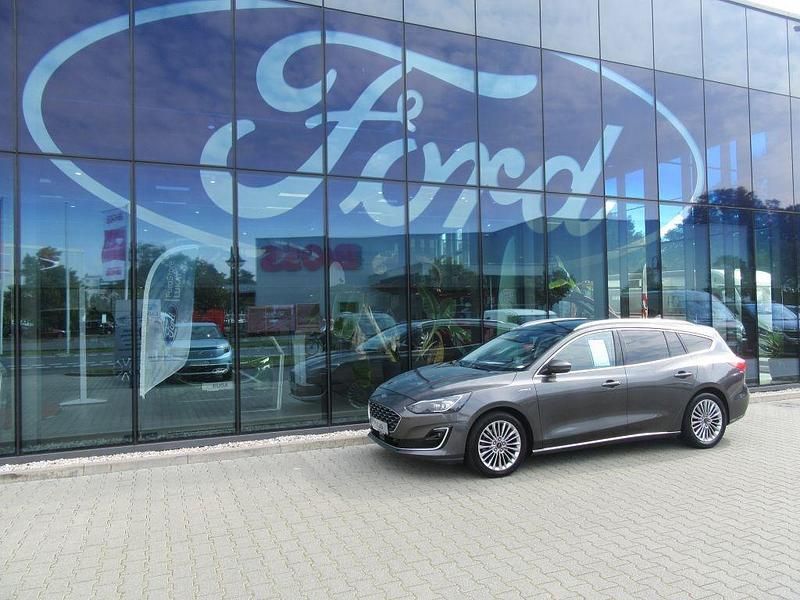 Grau Gebraucht 2020 Ford Focus Vignale Limousine | 19.850 € (Etwas zu teuer) - Bild 1/4