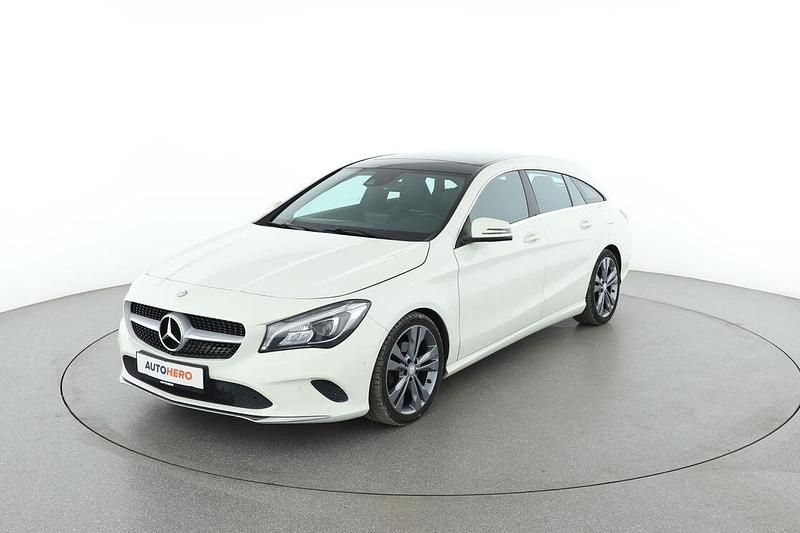 Weiß Gebraucht 2016 Mercedes CLA200 Shooting Brake Urban Kombi | 18.340 € (Fairer Preis) - Bild 1/3