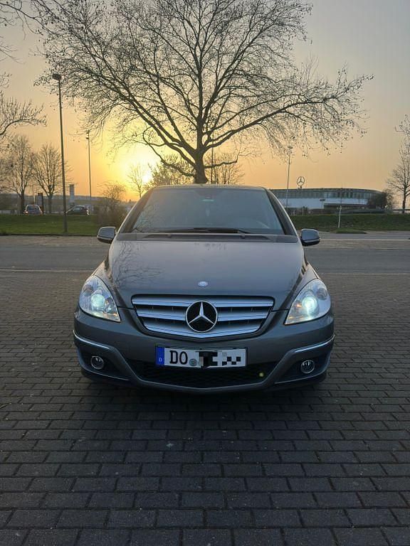 Gebraucht Mercedes B180 109 PS (80 kW) 2009 Grau Van / Kleinbus