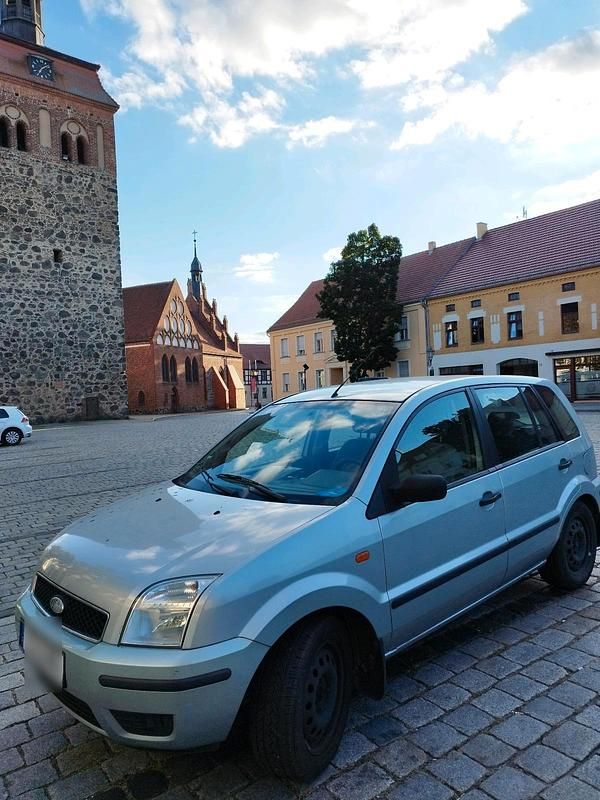 Grün Gebraucht 2002 Ford Fusion Limousine | 1.500 € (Fairer Preis) - Bild 1/4
