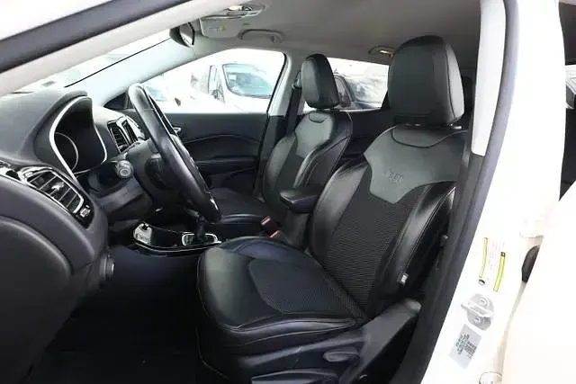Gebraucht Jeep Compass Limited 120 PS (88 kW) 2020 Bright white bright white SUV