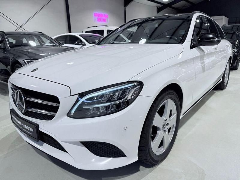 Weiß Gebraucht 2020 Mercedes C200 Avantgarde Kombi | 19.000 € (Fairer Preis) - Bild 1/4