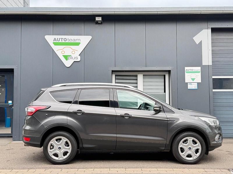 Używany Ford Kuga Trend 150 KM (110 kW) 2017 Szary SUV