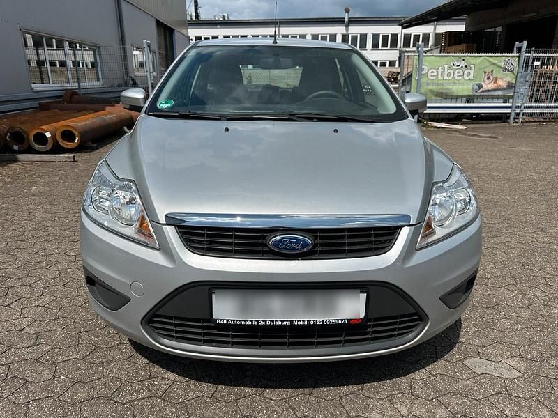 Silber Gebraucht 2011 Ford Focus Limousine | 3.400 € (Superpreis) - Bild 1/4
