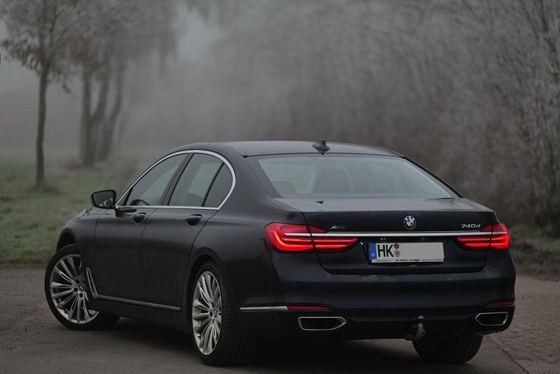 Gebraucht BMW 740 320 PS (235 kW) 2016 Blau Limousine