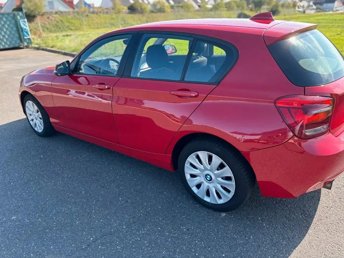 Gebraucht BMW 114 102 PS (75 kW) 2013 Rot Kleinwagen