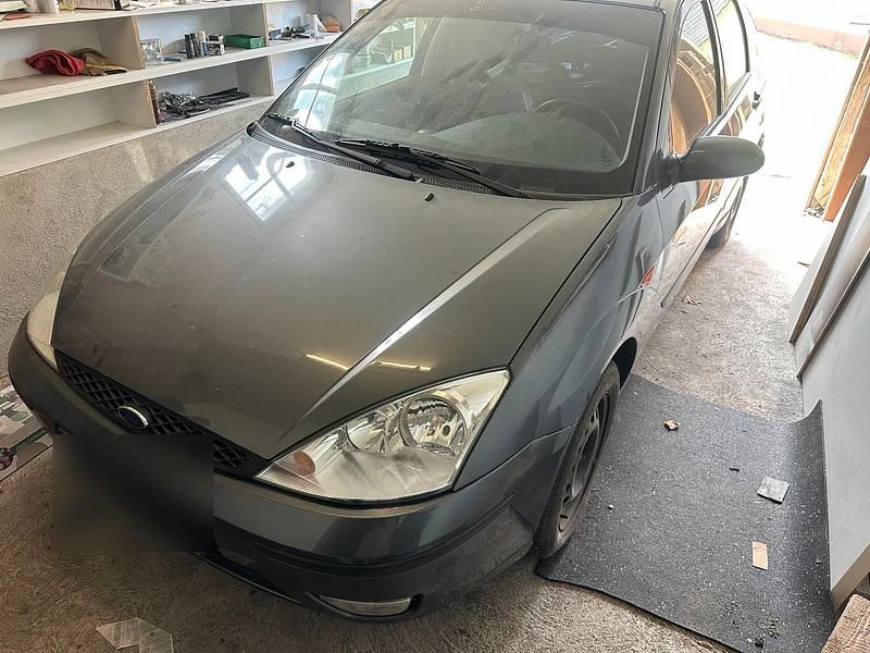 Usata Ford Focus 101 CV (74 kW) 2004 Grigio Utilitaria
