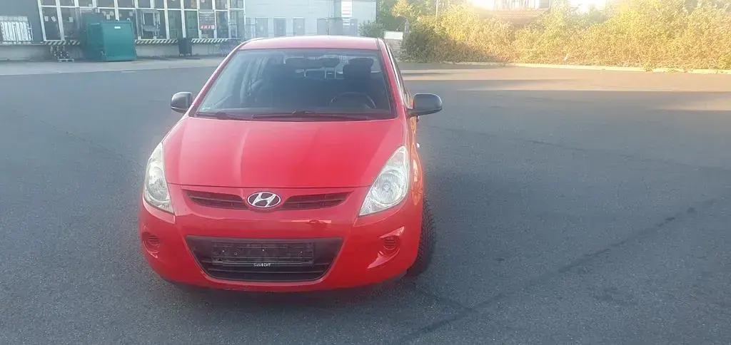 Gebraucht Hyundai i20 Classic 77 PS (56 kW) 2011 Rot Kleinwagen