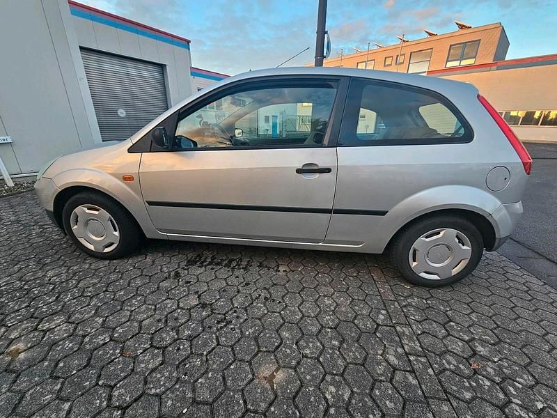 Gebraucht Ford Fiesta 60 PS (44 kW) 2003 Silber Kleinwagen