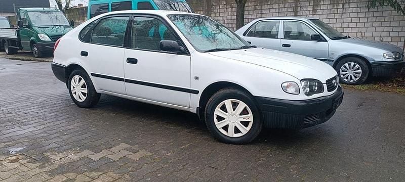 Weiß Gebraucht 2000 Toyota Corolla Limousine | 1.399 € (Guter Preis) - Bild 1/4