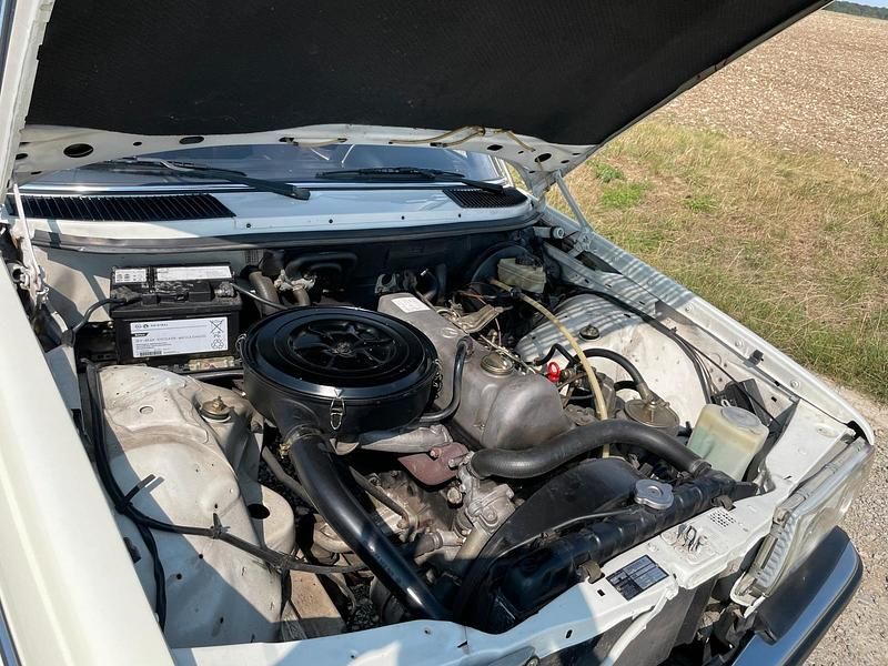 Gebraucht Mercedes 200 60 PS (44 kW) 1981 Weiß Limousine