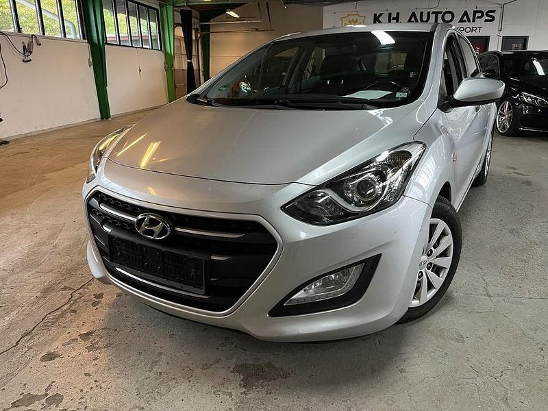 Gebraucht 2015 Hyundai i30 Trend Limousine | 5.695 € (Fairer Preis) - Bild 1/4