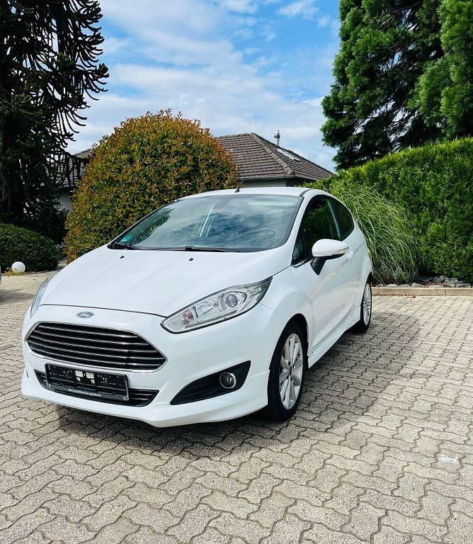 Weiß Gebraucht 2015 Ford Fiesta SYNC Edition Kleinwagen | 4.300 € (Guter Preis) - Bild 1/4