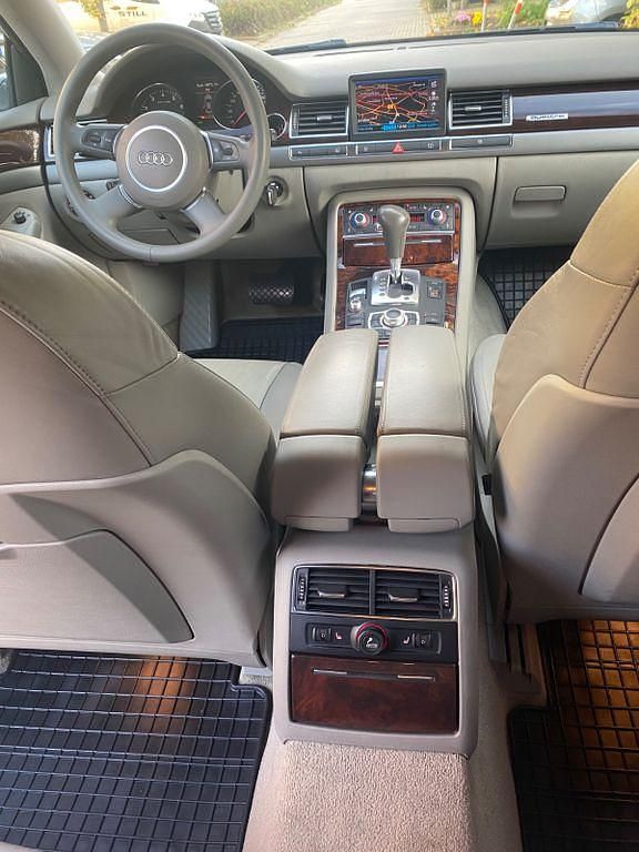 Blau Gebraucht 2003 Audi A8 Limousine | 15.999 € - Bild 1/4