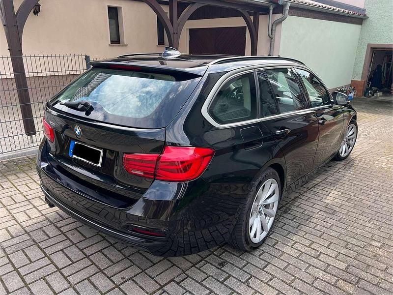 Gebraucht BMW 320 Sport Line 190 PS (139 kW) 2019 Schwarz Kombi
