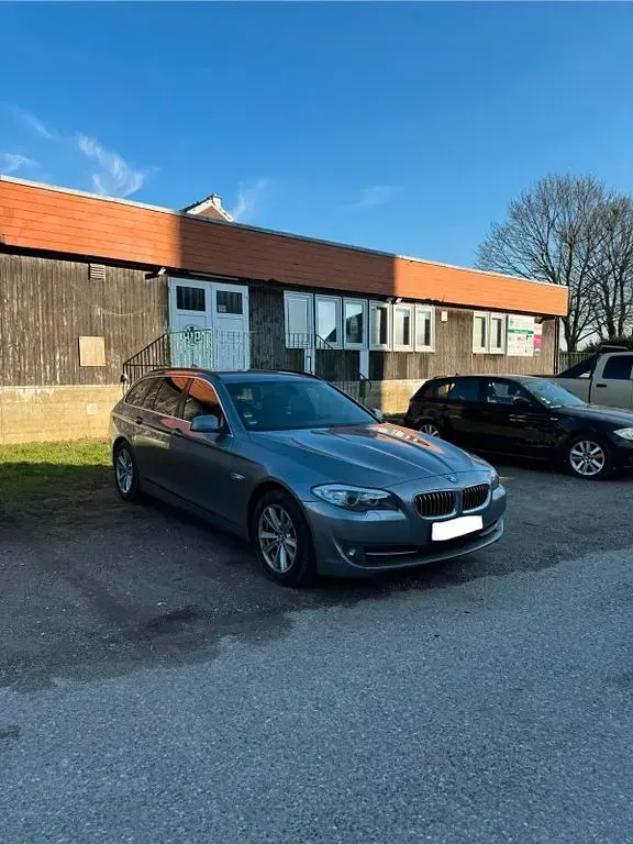 Gebraucht BMW 520 184 PS (135 kW) 2011 Grau Kombi