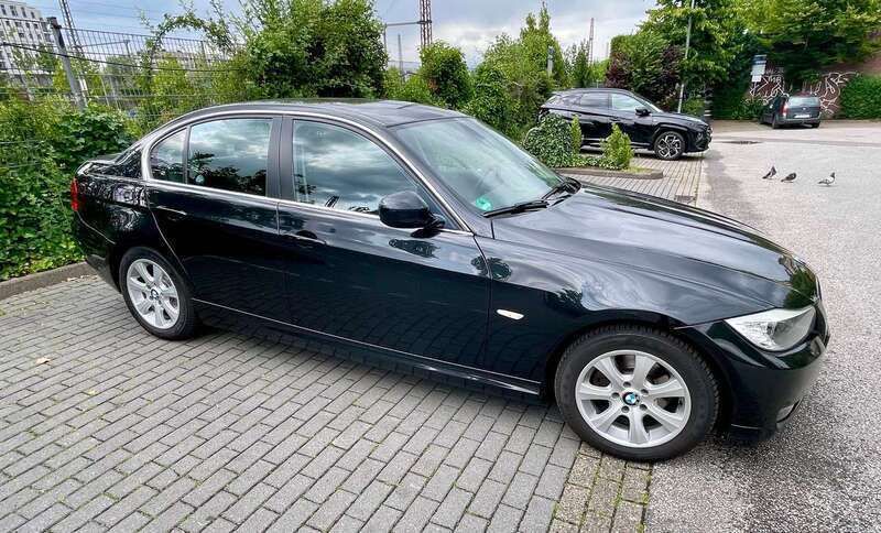 Schwarz Gebraucht 2011 BMW 318 Limousine | 6.500 € (Fairer Preis) - Bild 1/4